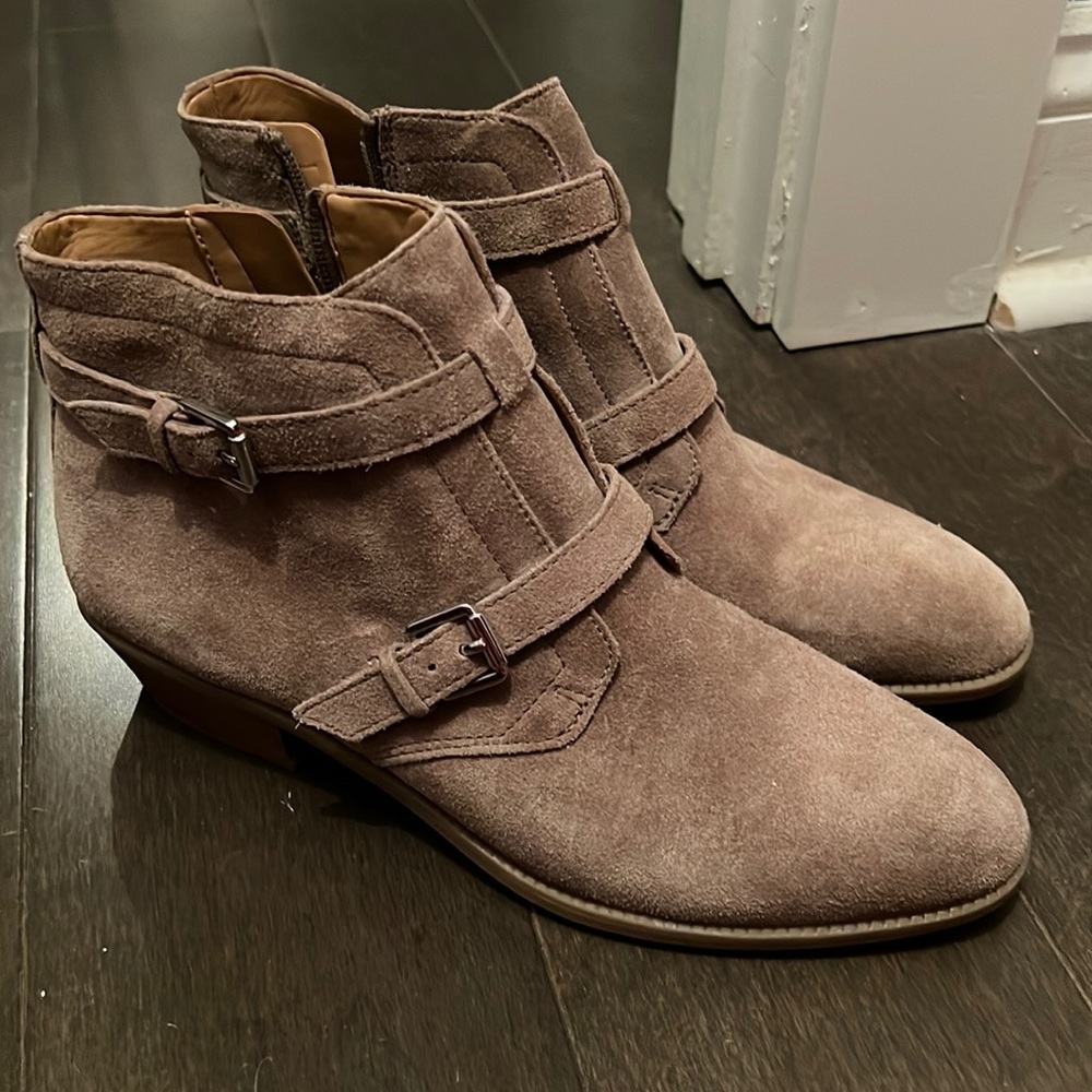 Brand new /never worn. Franco sarto tan suede booties/boots w side zipper size 9